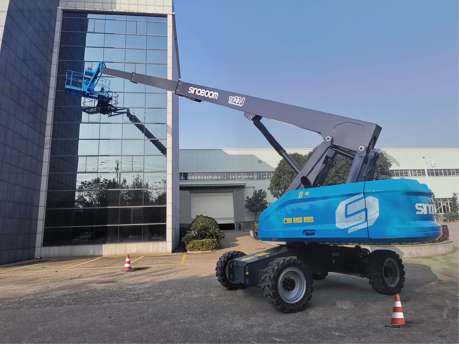 Articulating vs Telescoping Boom Lifts What is the Difference? EMEQ